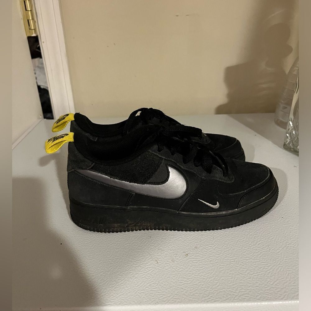 Nike air forces size 6.5 y